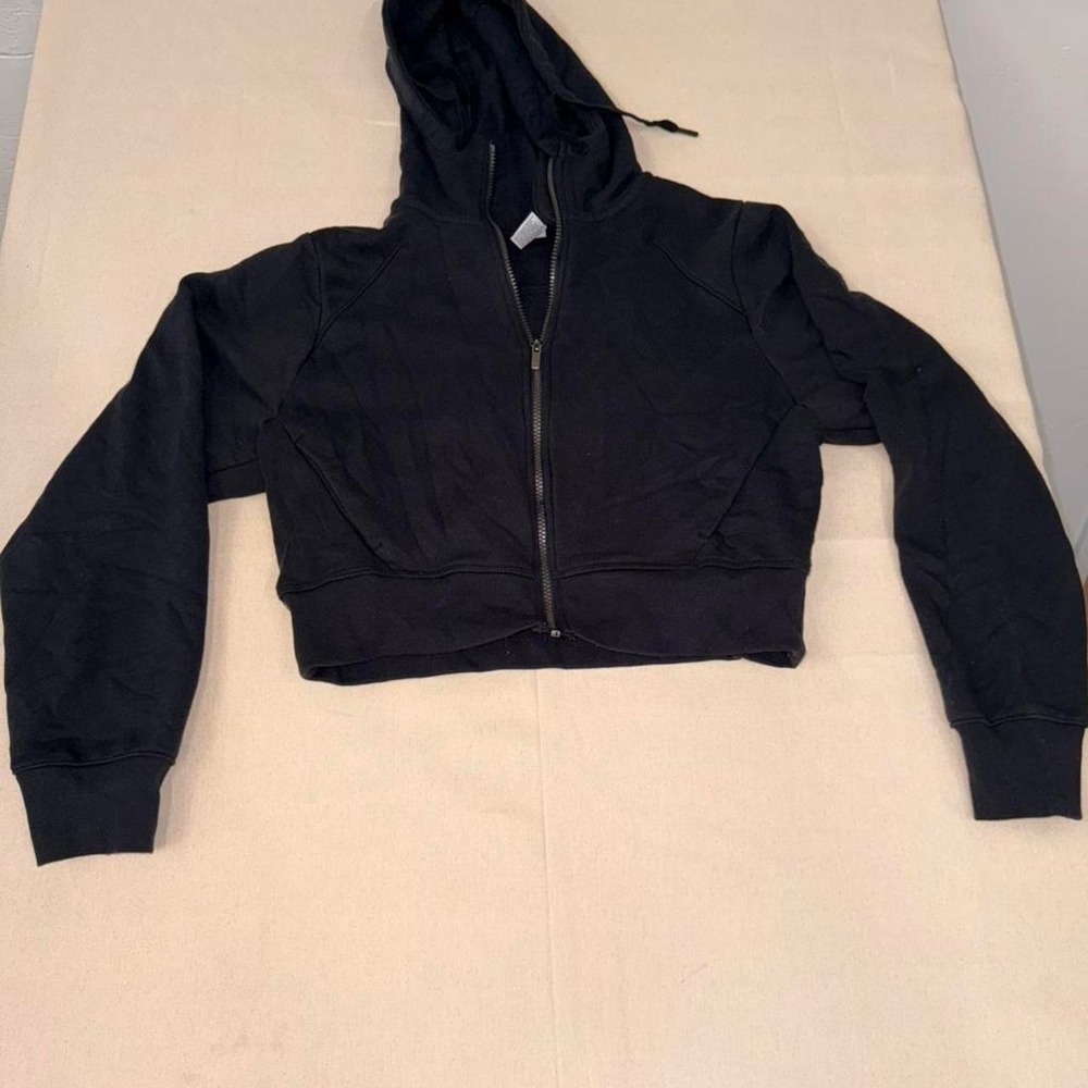 Black cropped zip-up hoodie